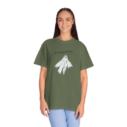 THE GHOST ( IT´S NOT YOU IT´S ME ) Unisex Garment-Dyed T-shirt